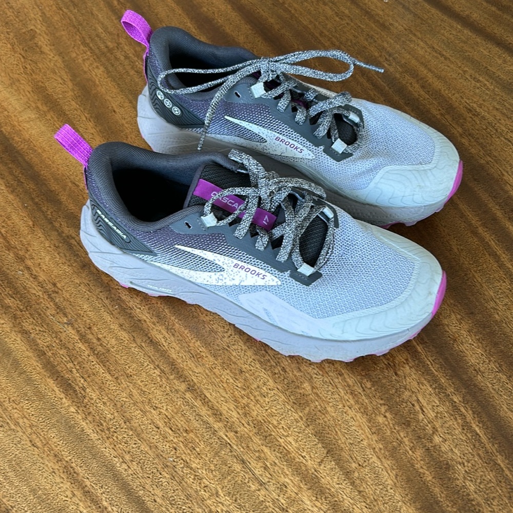 Brooks Cascadia 17 Trail runners